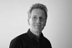  Autoren: Philipp Krebs ist Hochschullehrer an der FH Erfurt im Lehrgebiet Entwerfen und energieeffizientes Bauen und Gesellschafter im Büro foundation 5+ architekten in Kassel. Lukas Fritzsche ist Softwareentwickler in Berlin mit Fokus auf ressourcenschonenden Prozessen für eine digitale Bauwirtschaft. Derzeit forscht er an der BTU Cottbus-Senftenberg zur KI-gestützten Bauteilklassifizierung 