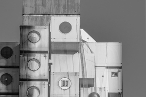  Projekte wie der Anfang der 1970er-Jahre realisierte Nakagin Capsule Tower haben die Diskussion rund um den Modulbau neu entfacht. 50 Jahre nach dessen Errichtung wurde der Turm teilweise abgerissen. Heute sind die Kapseln auf der ganzen Welt verstreut 