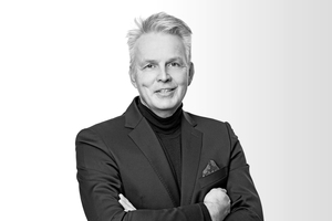  Markus Arnold ist seit Anfang der 1990er-Jahre als Modulbauexperte tätig. Im Jahr 1992 entwickelte er für Kleusberg den ersten Operationssaal in Modulbauweise. In der Folge baute er das Kompetenzteam zum Thema Forschungs- und Gesundheitsbauten bei Kleusberg auf und hat zahlreiche hochinstallierte Modulbau-Projekte im Gesundheitsweisen realisiert. Seit 2023 ist er Bereichsleiter der Gesundheits- und Forschungsimmobilien beim Hersteller Kleusberg 