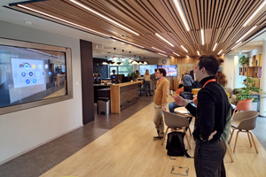  In der Lobby des Graphisoft-Hauptquartiers in Budapest durfte sich das Fachpublikum und die Medien einen Eindruck von der Integration der Apple Vision Pro und des AI Visualizers machen 