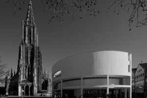  Ein zentrales Richard-Meier-Werk steht in Ulm:das (weiße) Stadthaus 