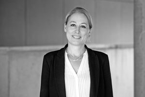  Autorin: Dr. Christine Lemaitre setzt sich als studierte Bauingenieurin und in ihrer Funktion als geschäftsführender Vorstand der Deutschen Gesellschaft für Nachhaltiges Bauen – DGNB e. V. seit vielen Jahren für die nachhaltige Transformation der Bau- und Immobilienbranche ein.Aktuell legt der Non-Profit-Verein den Fokus verstärkt auf sozialverträgliche Themen beim Bauen, die neben den viel beachteten ökologischen und ökonomischen Säulen der Nachhaltigkeit relevant sind. 