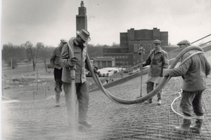  Beim Bau der Hyparschale 1969 wurde der Spritzbeton vor Ort auf die Dachkonstruktion aufgetragen 