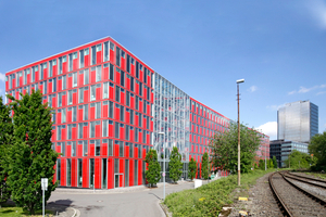  Capricorn, Düsseldorf, mit vorgehängter Elementfassade mit vorgefertigen Multifunktionsmodulen 