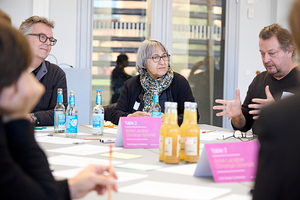  Im nicht-öffentlichen Teil der Veranstaltung tauschen sich Expertinnen aus Wissenschaft, Praxis und Verwaltung aus 
