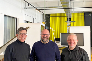  Sven Lechner (Mi.) von nyx Architekten in seinem Nürnberger Büro gemeinsam mit Jan R. Krause (l.) und DBZ-Chefredakteur Michael Schuster (r.)  