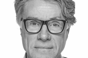  Autoren:  Bernd Richmann ist einer von vier Geschäftsführer*innen bei Kubus360. Gemeinsam mit Christoph Dietz vertritt er dort den Bereich der Objekt- und Generalplanung mit dem Schwerpunkt energetischer und nachhaltiger Gebäudesanierung. Jakob Schürmann ist bei Kubus360 als Texter in der Akquise und Öffentlichkeitsarbeit tätig.www.kubus360.de 