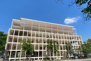  Vorher: Das ehemalige Verwaltungsgebäude war jahrelang von Leerstand betroffen. Die mangelnde wirtschaftliche Rentabilität verhinderte eine Umgestaltung der Büros in Wohnflächen. 