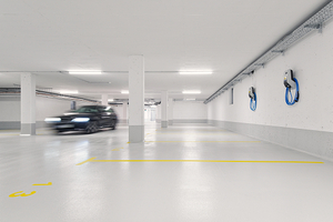  Die beiden Punkthäuser sind vollständig unterkellert. In der Tiefgarage stehen 21 PKW- Stellplätze sowie Ladeboxen für E-Autos zur Verfügung. Auch Stellplätze für Fahrräder wurden nicht vergessen. 