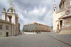  Potsdam: In der Mitte ist es schön. Aber fehlt hier nicht etwas am Alten Markt? 