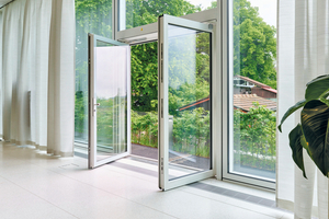  Das Aluminium-Türsystem Schüco ADS 75 HD.HI  verbindet Dauerfestigkeit mit Multifunktionalität und attraktiven Designoptionen. Es eignet sich für anspruchsvolle Objektgebäude mit u.a. hohen Sicherheitsanforderungen 