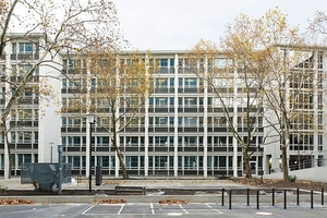  Dank maßgeschneiderter L- und V-Formteile entsteht eine langlebige, wartungsarme Fassade mit klarer Linienführung. 