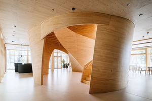  Computergenerierter „Baumstamm“ im Stammhaus: Das Design für die zentrale Treppe entwickelten die Architekten gemeinsam mit dem „Institut für Computerbasiertes Entwerfen und Baufertigung“ der Universität Stuttgart  
