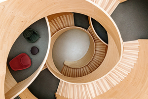  Enge Radien, dünne Bauteile: Bei der CLT curved-Technik werden die Bauteile trocken verleimt und mechanisch in Form gebracht 