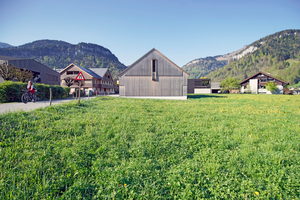 Nordgiebel mit dem charakteristischen Fenster, von innen der „Dorfblick“ 
