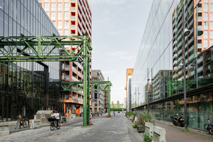  Das INIT Gebäude (rechts) beherbergt einen großen Teil der gewerblichen Nutzung in Oostenburg 
