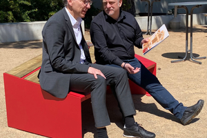  DBZ-Chefredakteur Michael Schuster (r.) im Gespräch mit Prof. Jan R. Krause (l.) 