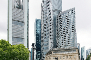  Blick vom Roßmarkt auf die Türme T2 (links, Eigentum) und T3 (Mietwohnungen), dahinter der Büroturm T1 und (verdeckt) T4 