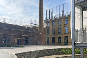  Die Fabrikhalle der ehemaligen Maschinenfabrik Kappel in Chemnitz beherbergt heute einen Co-Working-Space und öffentliche Bereiche wie eine Bar, ein Restaurant und ein Fitnessstudio 