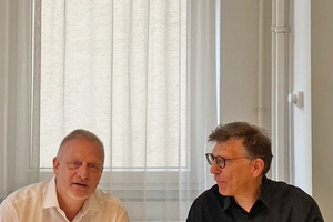  DBZ-Chefredakteur Michael Schuster (links) im Gespräch mit Prof. Jan R. Krause (rechts) 