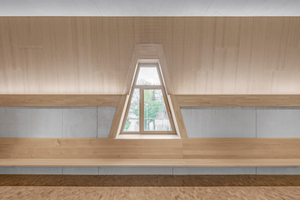  Die Fenstergauben machen das charakteristische Erscheinungsbild des Gebäudes aus und passen sich in ihrer Neigung der Dachform an 
