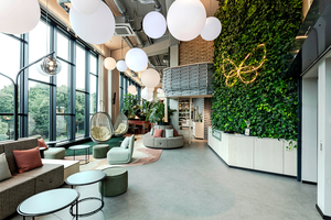  Herzstück des Hotels ist der öffentliche Bereich mit Co-Working-Zonen, Rückzugsräumen und Meetingmöglichkeiten 