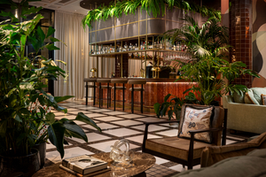Vintage-Ästhetik in Kombination mit Marmor und Holz prägen die Atmosphäre des Hotels