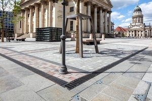 Gendarmenmarkt in Berlin: Entwässerungsrinnen ACO DRAIN® PowerDrain Seal in als robuste Rinnenlösung im Einklang mit dem Denkmalschutz.