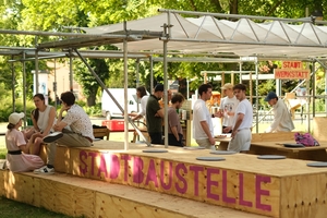  Die Initiative „Stadtbaustelle“ darf am Chlodwigplatz in Bonn bleiben. Somit ist ein Ziel des Projekts vorerst erreicht: Diejenigen, die die Stadträume nutzen, werden diese weiterhin gestalten dürfen 