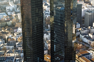  Zwillingstürme – zweifach zertifiziert: Nach der Sanierung im Jahr 2010 war das Deutsche-Bank-Hochhaus in Frankfurt a. M. das erste Gebäude in Deutschland, das eine Zertifizierung nach LEED Platin und DGNB Gold erhielt 