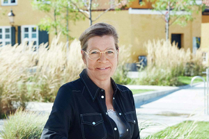  „Living Places übertrifft unsere Erwartungen. Die Ergebnisse dieses außergewöhnlichen Bauprojekts beweisen, dass wir nicht auf zukünftige Technologien warten müssen, um nachhaltigere Gebäude zu bauen. Die Materialien, Lösungen und das Wissen sind bereits vorhanden – wir müssen sie nur ermöglichen und verbreiten. Ich hoffe, dass wir die Bauindustrie dazu inspirieren können, uns zu folgen", sagt Lone Feifer, Direktorin für nachhaltiges Bauen bei der Velux Gruppe. 