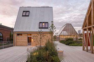  Das Living Places-Konzept wurde von der Velux Gruppe in Zusammenarbeit mit EFFEKT architects und Artelia engineers entwickelt. Die Partner öffneten im April 2023 die Türen des ersten Prototyps in Kopenhagen. 