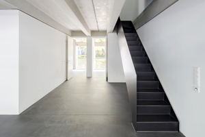  Die Wohnungsgrundrisse sind in das Raster der Tragstruktur eingepasst und haben unterschiedliche Raumkonfigurationen. Hier eine Maisonette-Wohnung im 1. OG 