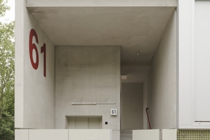  Ein Eingang an der Südseite 