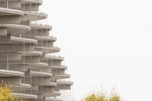  Die charakteristische Form der Balkone ist bereits von weitem erkennbar 