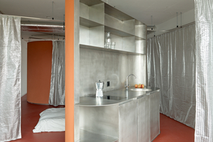  Die eingefügten freistehenden Elemente – WC- und Duschapparat sowie Küchen in den größeren Wohnungen – gliedern den Raum underzeugen neue Bewegungsmuster 