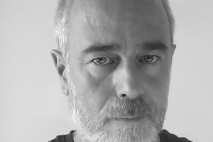  Andrea Zanderigo studierte Architektur an der IUAV und lehrte an verschiedenen Universitäten international, derzeit an der PBSA in Düsseldorf. Mitbegründer von „baukuh“ und der Architekturzeitschrift San Rocco 