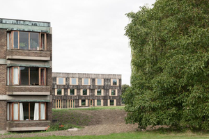  Cowan Court, Churchill College der University of Cambridge/GB: Ergänzungsneubau mit wiederverwendeter Holzfassade von 6a architects 