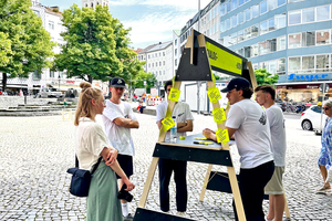  Der „Equality in Architecture“-Dialog-Kiosk am Münchener Rindermarkt entstand als Design-Build-Aktion von IU-Studierenden im Rahmen ihres Beitrags zum bundesweiten Women in Architecture (WIA) Festivals 2025 für mehr Chancengleichheit in Architektur und Bauwesen 