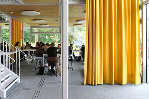  Drittmittel / Finanzen2023 hat eine Professorin bzw. ein Professor an einer deutschen Universität durchschnittlich 332 200 € Drittmittel eingeworben. Das waren 2 % oder 5 800 € mehr als im Vorjahr.Die Fächergruppe mit den höchsten Drittmitteleinnahmen je Universitätsprofessorin und -professor waren 2023 die Ingenieurwissenschaften mit 718 600 € (+ 1  % gegenüber 2022). An zweiter Stelle folgte die Fächergruppe Humanmedizin/Gesundheitswissenschaften mit 661 600 € (- 1 %). Am niedrigsten waren die Drittmitteleinnahmen in der Fächergruppe Kunst/Kunstwissenschaft mit 101 000 € (+ 14 %).Öffentliche, kirchliche und private Hochschulen gaben 2023 rund 75 Mrd. € für Lehre, Forschung und Krankenbehandlung aus (+ 6 % gegenüber 2022). Mit 42,1 Mrd. € waren die Personalausgaben der größte Ausgabenposten. (Quelle: Destatis.de, Stand: März/September 2025) 