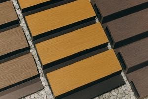  Die fein gebürstete Oberfläche mit einem dezentem Streifeneffekt erzeugt eine elegante Lamellenoptik. So entsteht der authentische Eindruck von echtem Holz. 