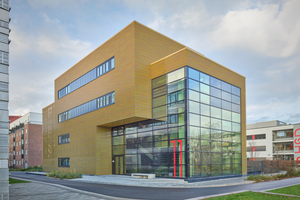  Gelbe Baguettes von Moeding dienen beim Neubau des ZDD an der HS Düsseldorf als Referenz an die vor Ort wiederzufindende Farbgebung der denkmalgeschützten Ziegelfassaden 