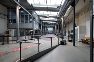  Soll beinahe so bleiben: das Foyer (vor Halle k6). Nur dort, wo die Decke offen ist, sollen Treppenhäuser angelegt werden  