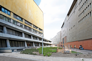  Links die Staatsbibliothek Scharouns, rechts Theater/Casino Potsdamer Platz von ­Renzo Piano 