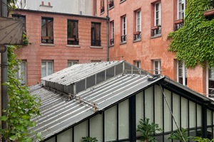  Die Art déco-Glasfassade des ehemaligen Designstudios Wilmotte &amp; Industries betont die Eleganz des Gebäudes 