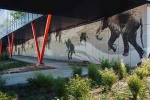  Kreative Freiheit für die Fassade: Über die Standardkollektion hinaus ermöglicht EQUITONE [inspira] den Digitaldruck von personalisierten Motiven und individuellen Designs. Projekt: Orientarium ZOO Łódź | Architekten: Szlachcic Architekci, Dorota Szlachcic 