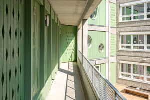  Die Laubengänge erlaubten es den Architekten, das „Raum zu Raum“- Konzept des Altbaus auf den Neubau zu übertragen 