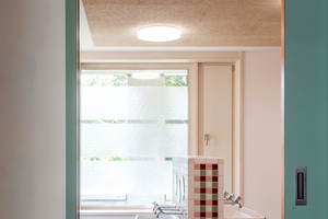  Auf Augenhöhe: Die neuen Sanitäreinrichtungen gleichen in der Ausgestaltung denen im Altbau 