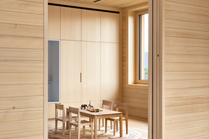  Deckenhohe Schiebeelemente trennen die größeren Gruppenräume flexibel 