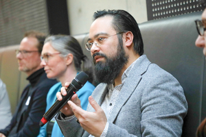  Ruft dazu auf, sich aktiv mit KI auseinanderzusetzen: der Neurowissenschaftler Dr. Patrick Friedrich, AI Transfer-­manager am Fraunhofer Institut und bei KI.NRW 